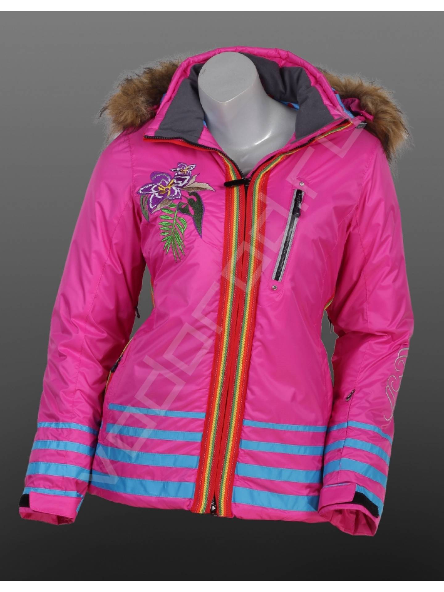 Розовая горнолыжная куртка